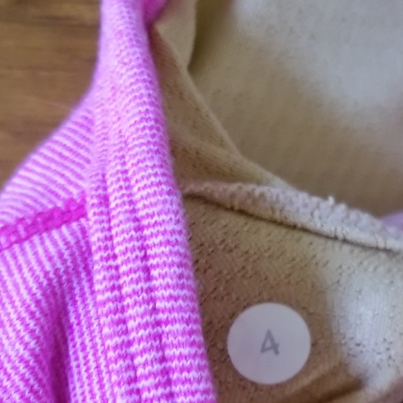 EUC Lululemon Tank - Picture 6 of 6